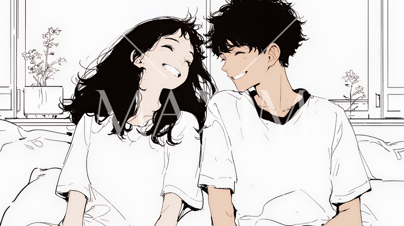 幸せそうなカップル：リビングルームて談笑（シンプルな色使い）