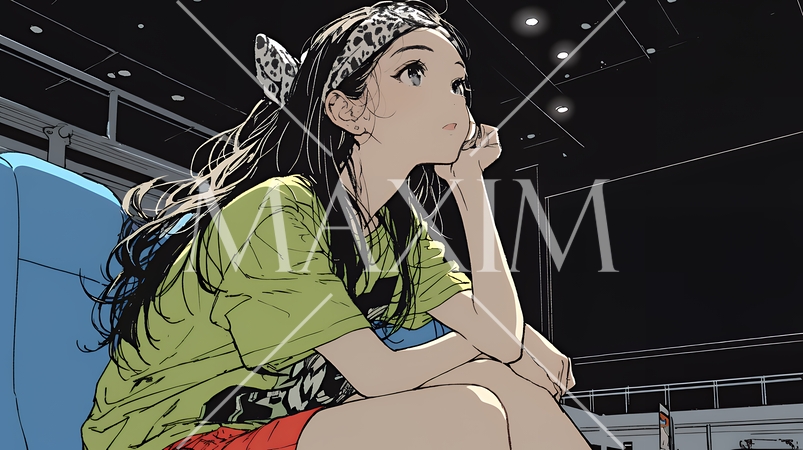 映画や演劇を鑑賞している若い女性