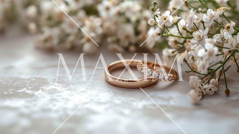 結婚式をイメージした白基調の背景画像