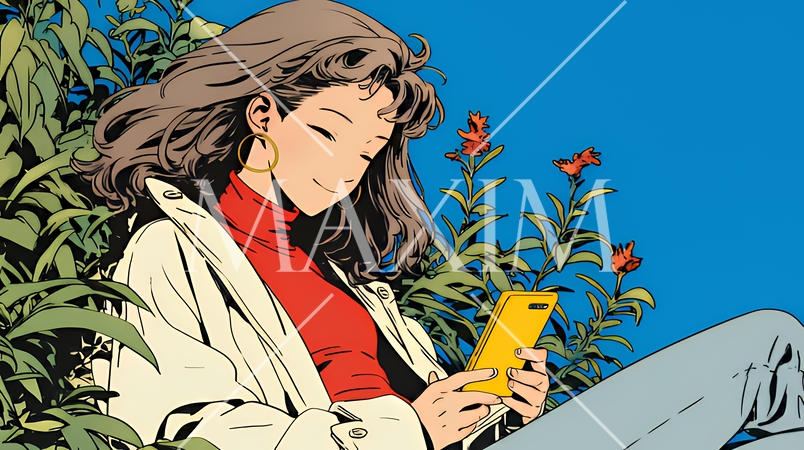 嬉しそうな表情でスマホを使っている女性