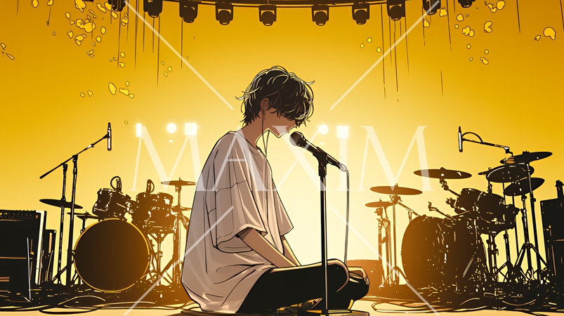 ステージでマイクを握り、情熱的に歌い上げる男性