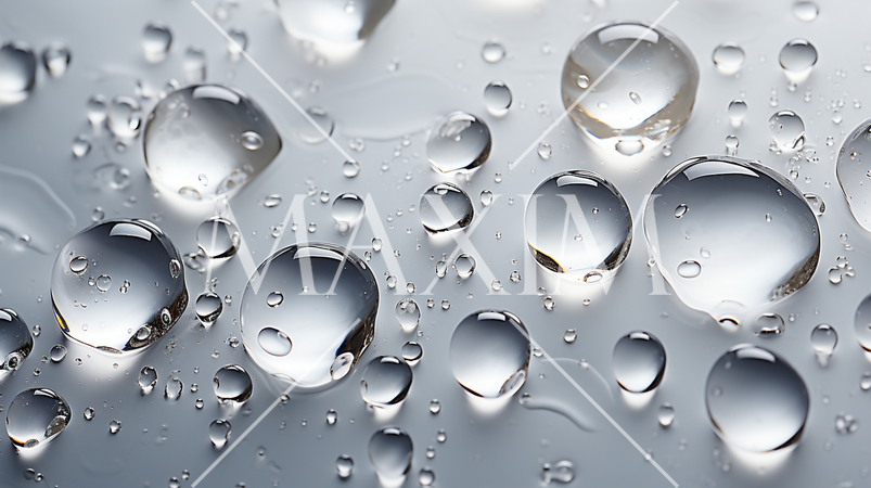 白い板の上にある水滴