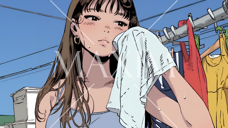 汗を拭っている若い女性