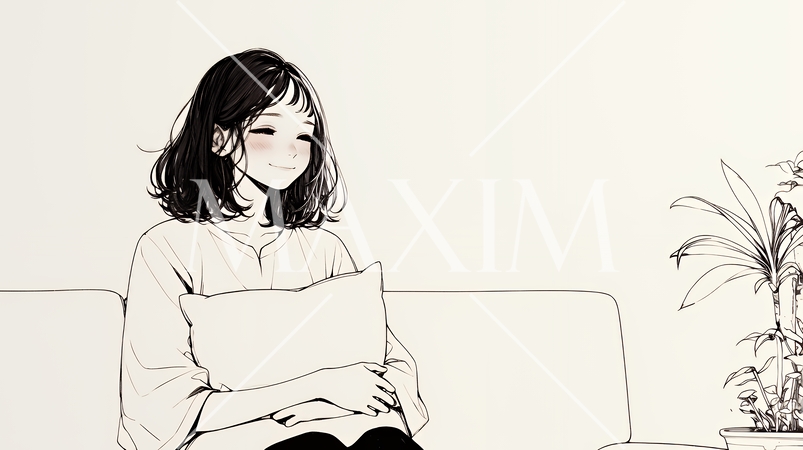 ソファでクッションを抱えてくつろぐ若い女性（シンプルな色使い）