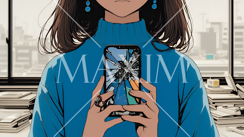 画面が壊れたスマホを手に持つ若い女性
