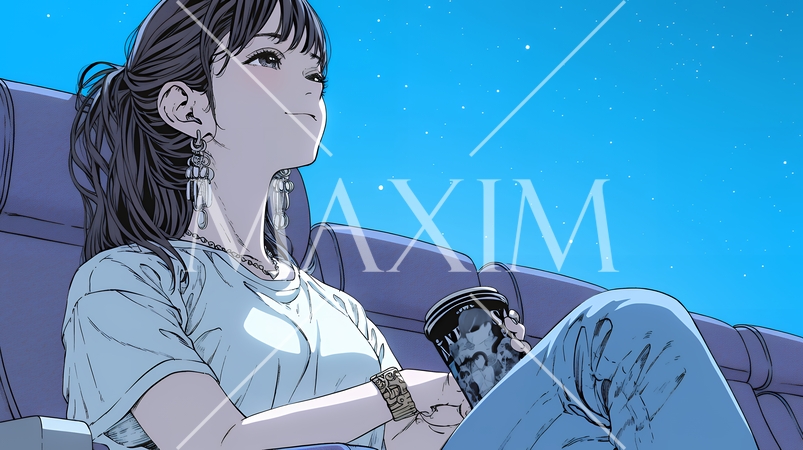 映画や演劇を鑑賞している若い女性