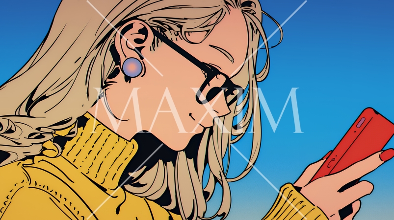 嬉しそうな表情でスマホを使っている女性