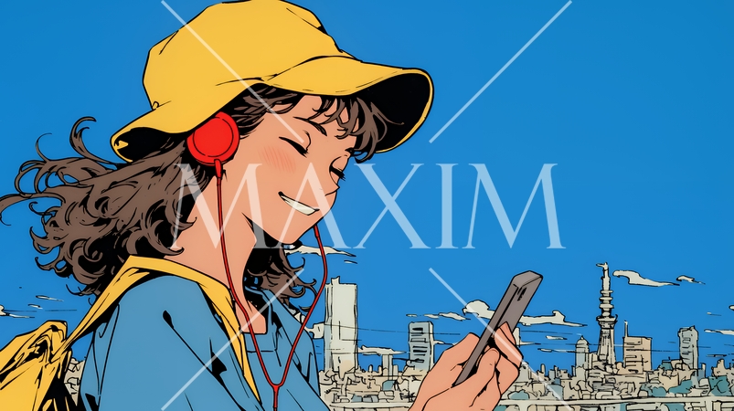 嬉しそうな表情でスマホを使っている女性