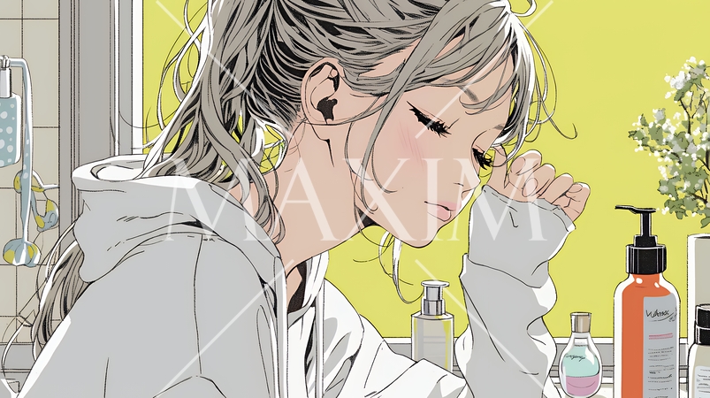 スキンケアを念入りに行う若い女性