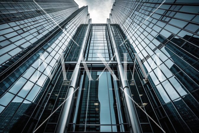 高層ビルを下から見上げた