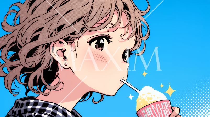 夏空の下でかき氷をたべる若い女性