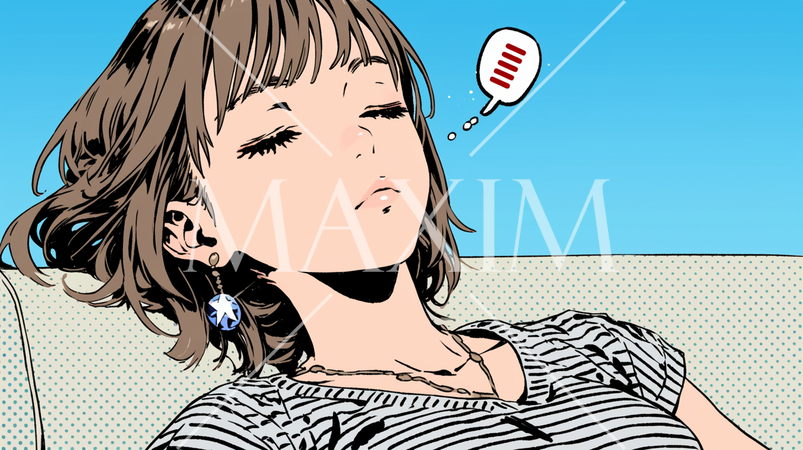 暑い夏の午後、寝落ちした若い女性