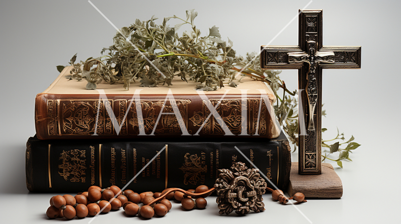 革装丁の聖書と銀製の十字架