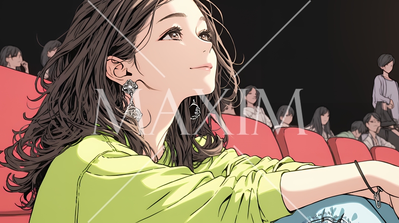 映画や演劇を鑑賞している若い女性