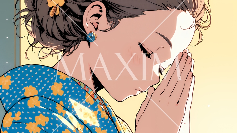 手を合わせてお祈りをしている和服姿の若い女性