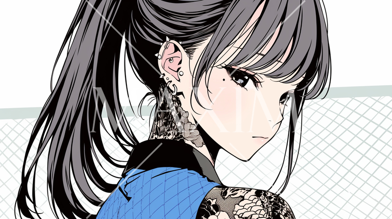 ヘビ柄の刺青を背中に入れた若い女性