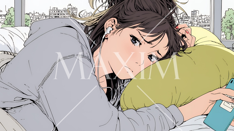 寝ようとしているときに嫌なメールを受け取り、不快そうな若い女性