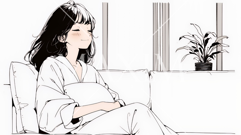 ソファでクッションを抱えてくつろぐ若い女性（シンプルな色使い）