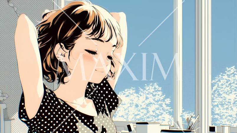 朝の目覚ましを止めて伸びをしている若い女性