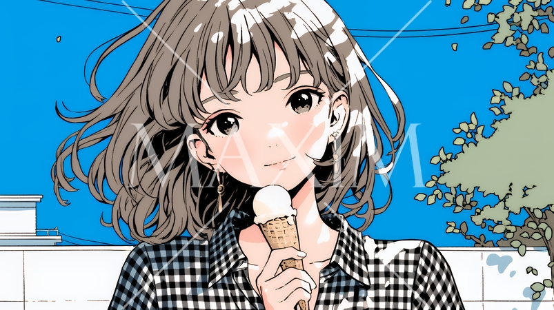 夏空の下でソフトクリーム（コーンに乗ったアイスクリーム）をたべる若い女性