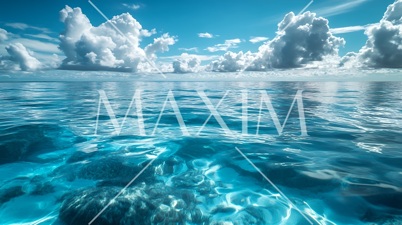 南国の透明な海と青い空：実写風