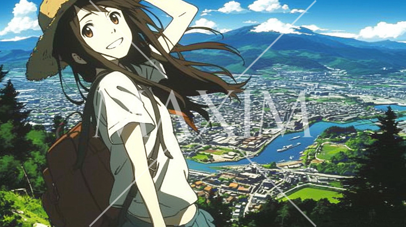 夏の快晴の日、ハイキングに来た若い女の子が山の上から町を眺めている