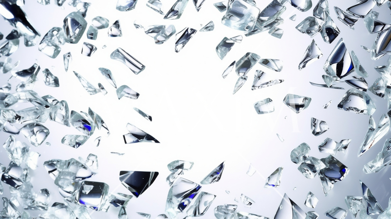 ガラスが割れて飛び散っている-白背景画像：精緻CG画像