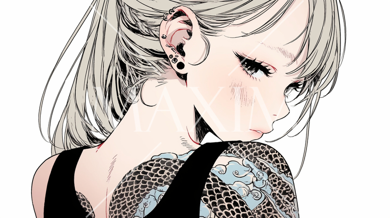 ヘビ柄の刺青を背中に入れた若い女性