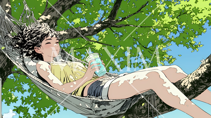 のんびり・ゆったり：夏の昼下がり木陰のハンモックで寛いでいる若い女性